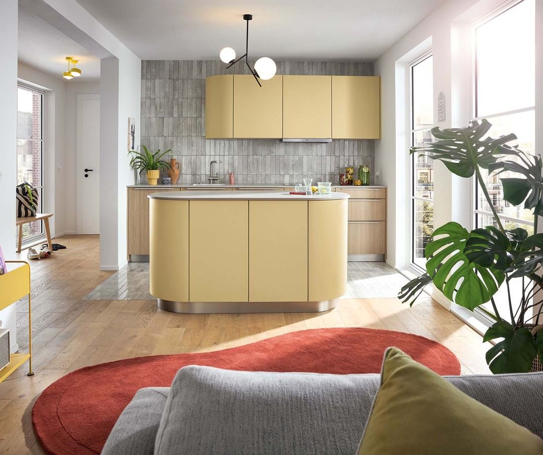 Cuisine SCHÜLLER Lineo, îlot arrondi et façades douces