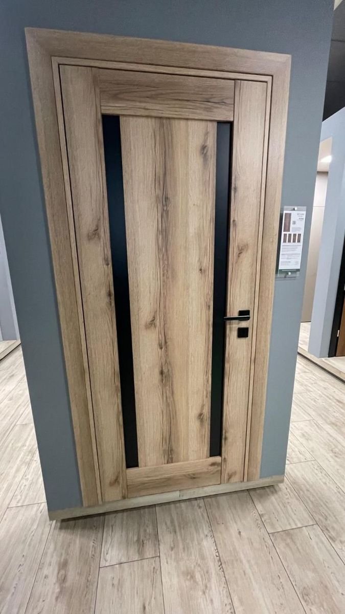 Porte POL-SKONE chêne rustique et verre noir